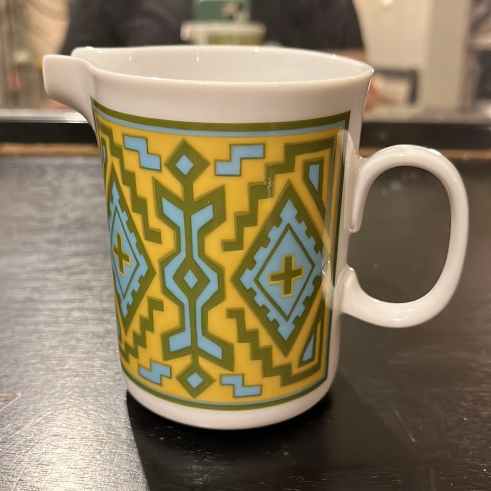 💙⭐️Wyndham Casuals “La Concha” Native American Style Design Japan Creamer💙⭐️ - Picture 5 of 6